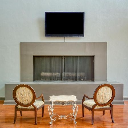 Oyo Hotel Tulsa I-44 Midtown Екстериор снимка