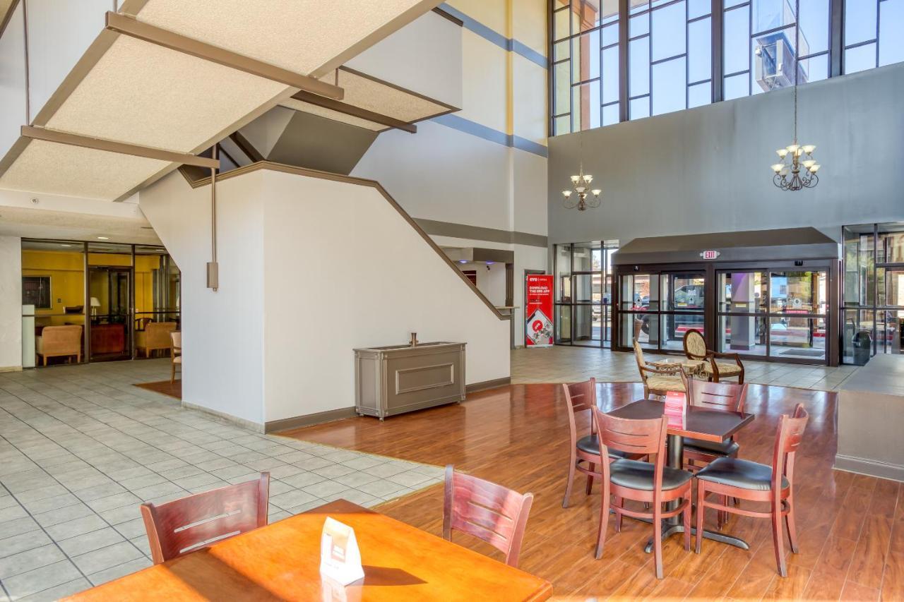 Oyo Hotel Tulsa I-44 Midtown Екстериор снимка